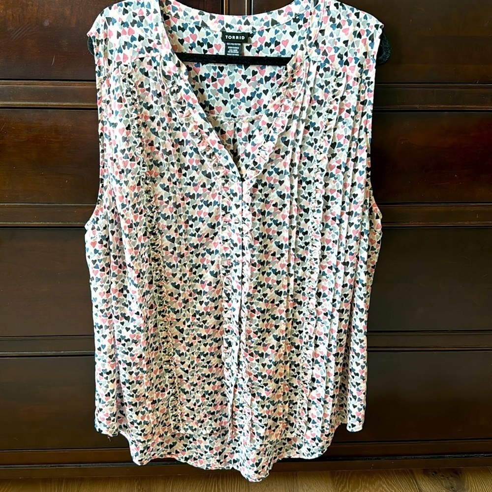 Torrid Heart sleeveless blouse Womens 3 pleated ruffles button down Top sheer